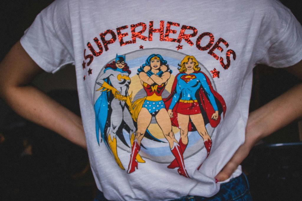 t-shirt with superheros (bat girl, wonder woman, super girl)